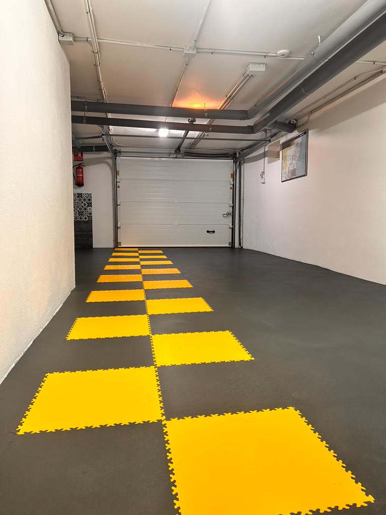 Garage moderno, Spagna